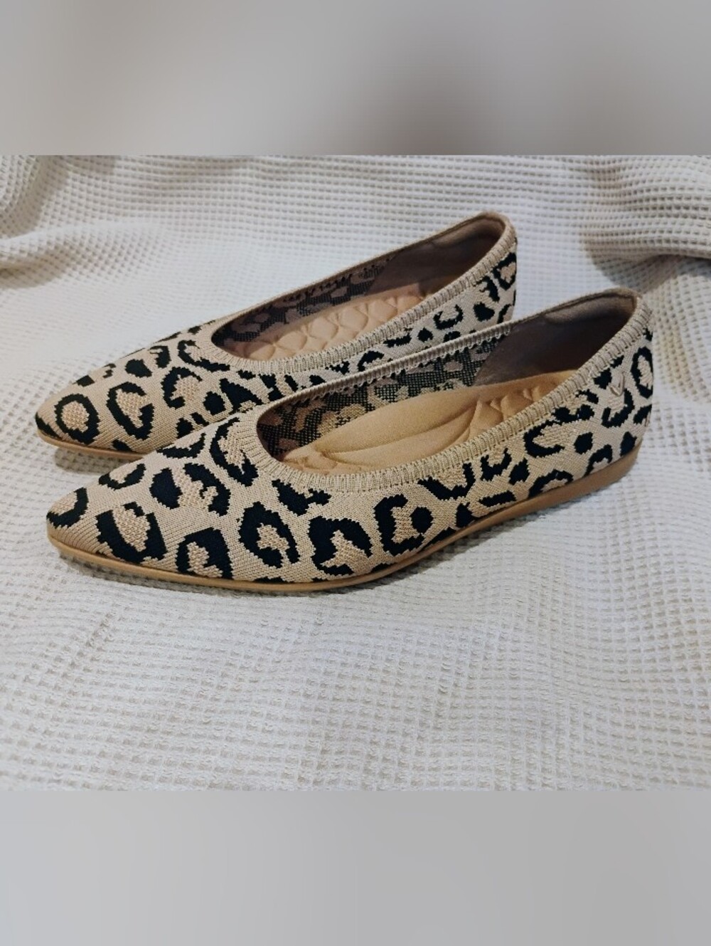 Vivaia Women’s Lightweight Pointed Toe Aria Walker Leopard Flats 39.5 / US 8.5